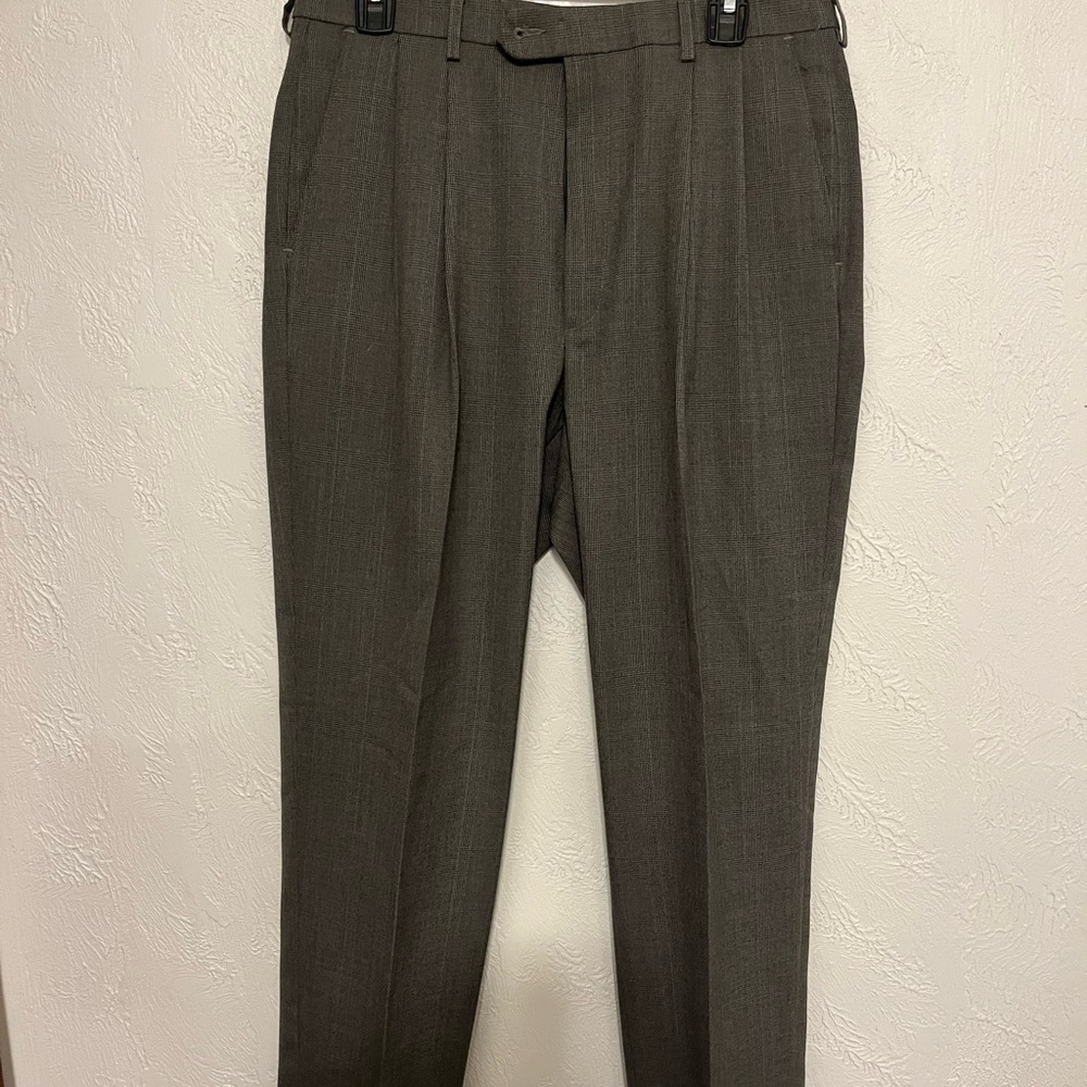 Haggar black label dress pants pleated and cuffed 34/30 grey